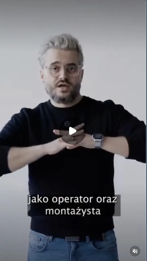 Reel: a man in a black sweater talks to camera, subtitle “jako operator oraz montażysta” (as camera operator and editor)
